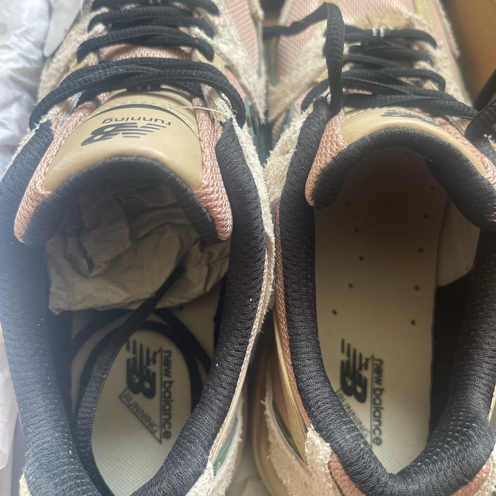 New Balance 530 Beige and Green Shoes - Picture 5 of 6
